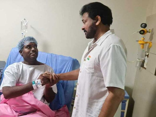 Chiranjeevi Meets His Hardcore Fan Chakradhar In Hospital